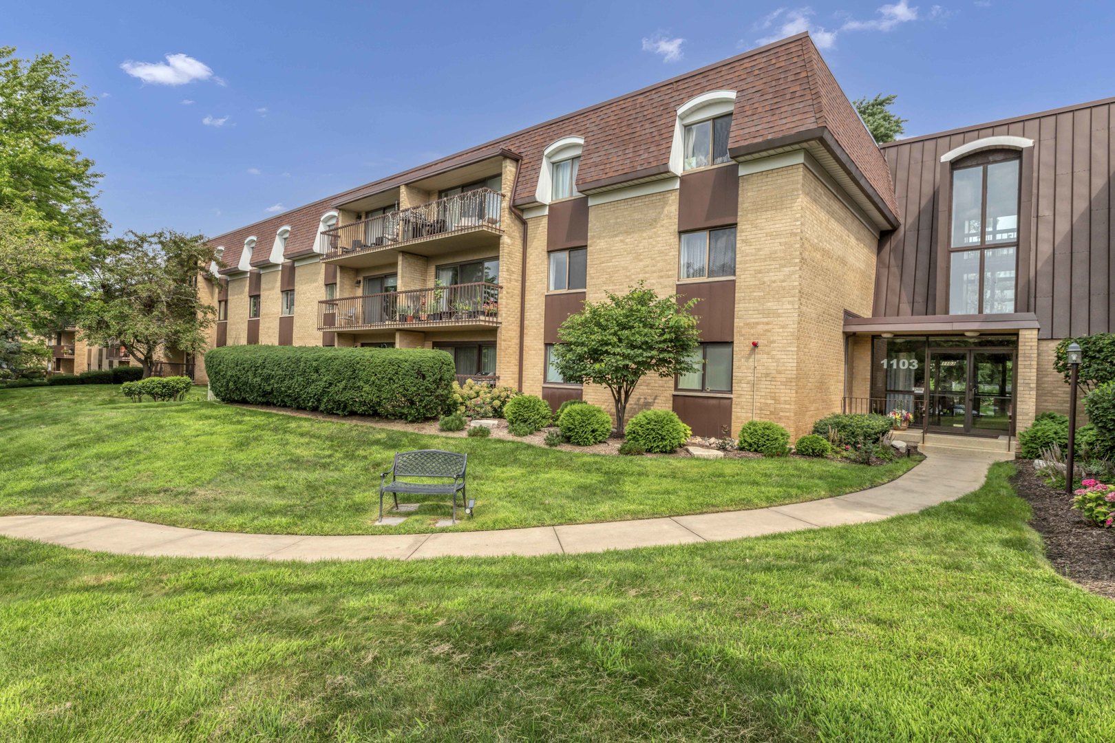 1103 N MILL Street Unit 104, Naperville IL 60563