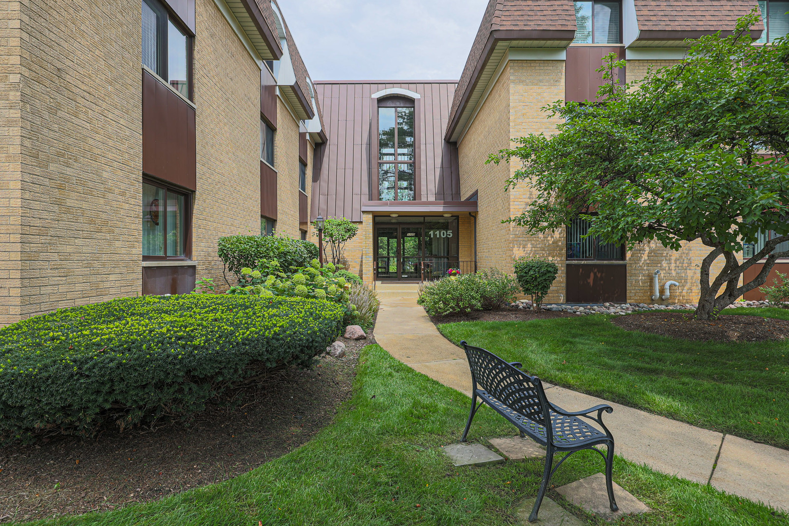 1105 N MILL Street Unit 219, Naperville IL 60563