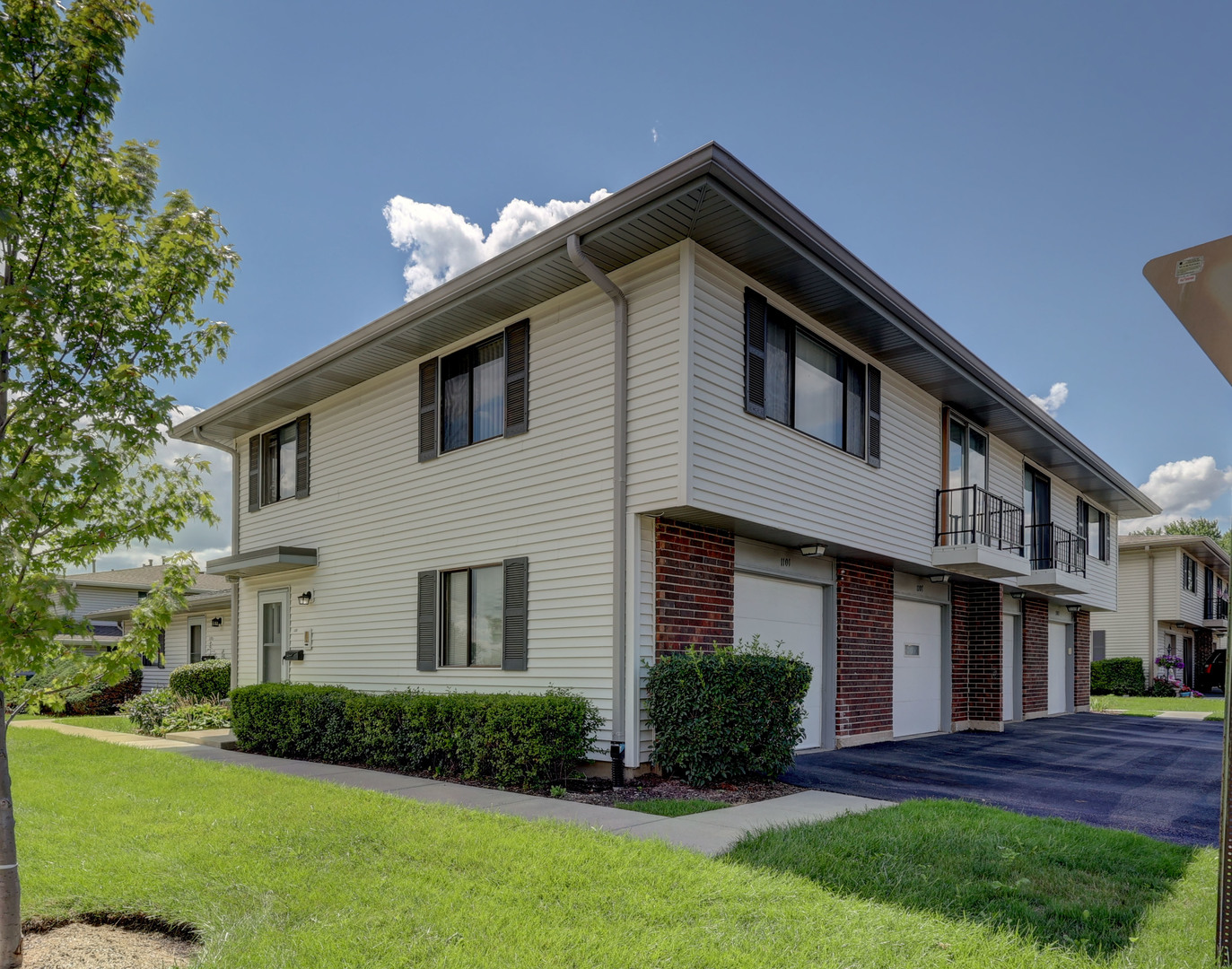 1101 Quanset Court Unit 1101, Schaumburg IL 60194