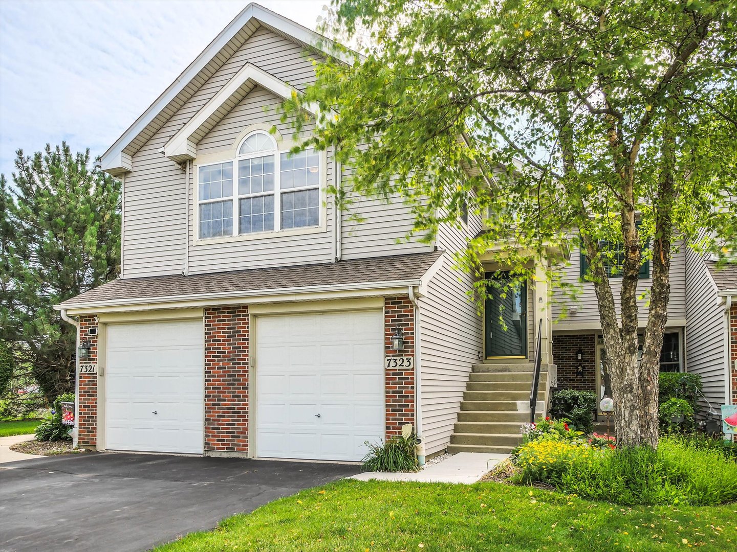 7323 Grandview Court Unit 7323, Carpentersville IL 60110