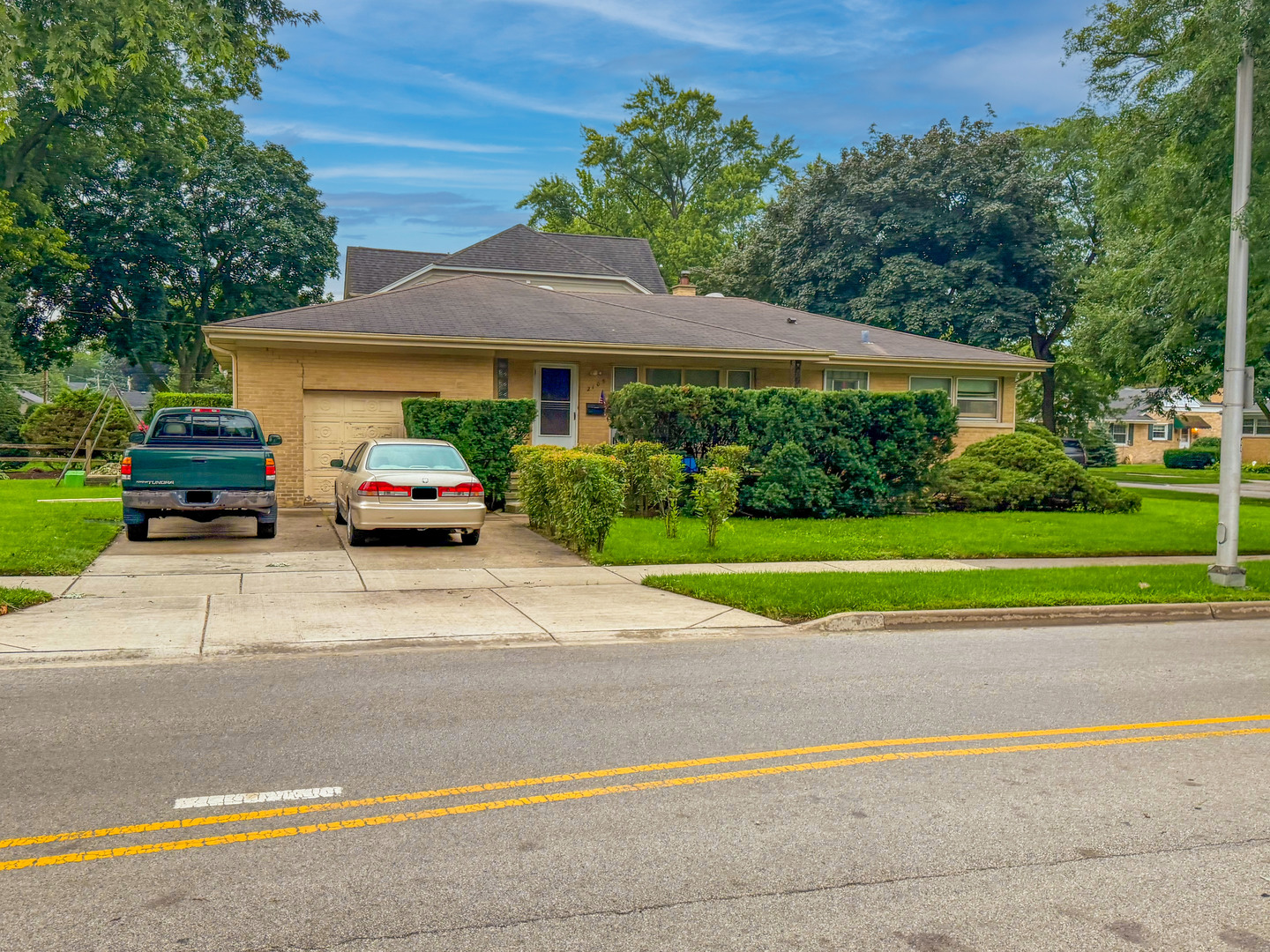 2105 E Kensington Road, Arlington Heights IL 60004