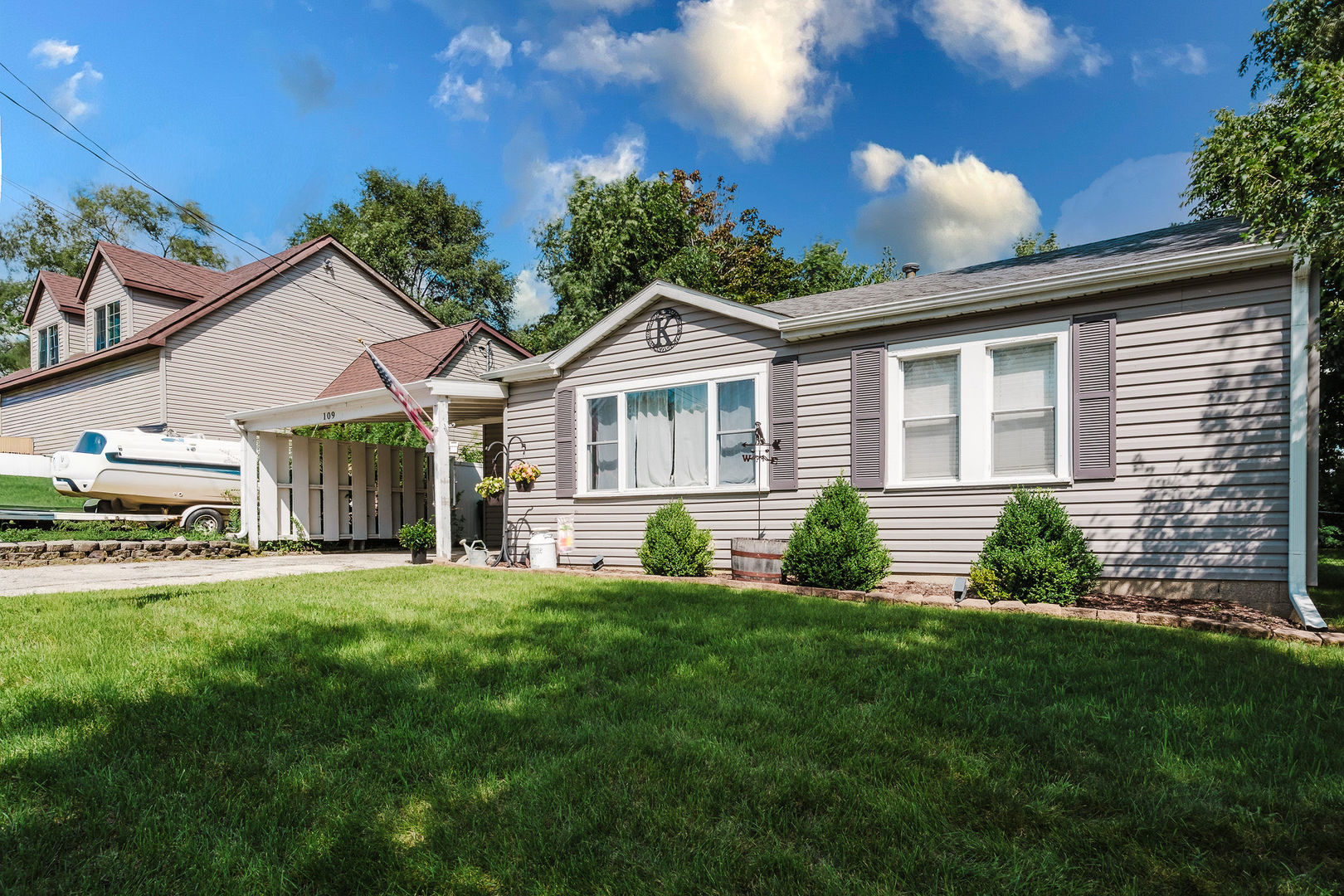 109 Hilldale Road, Fox Lake IL 60020