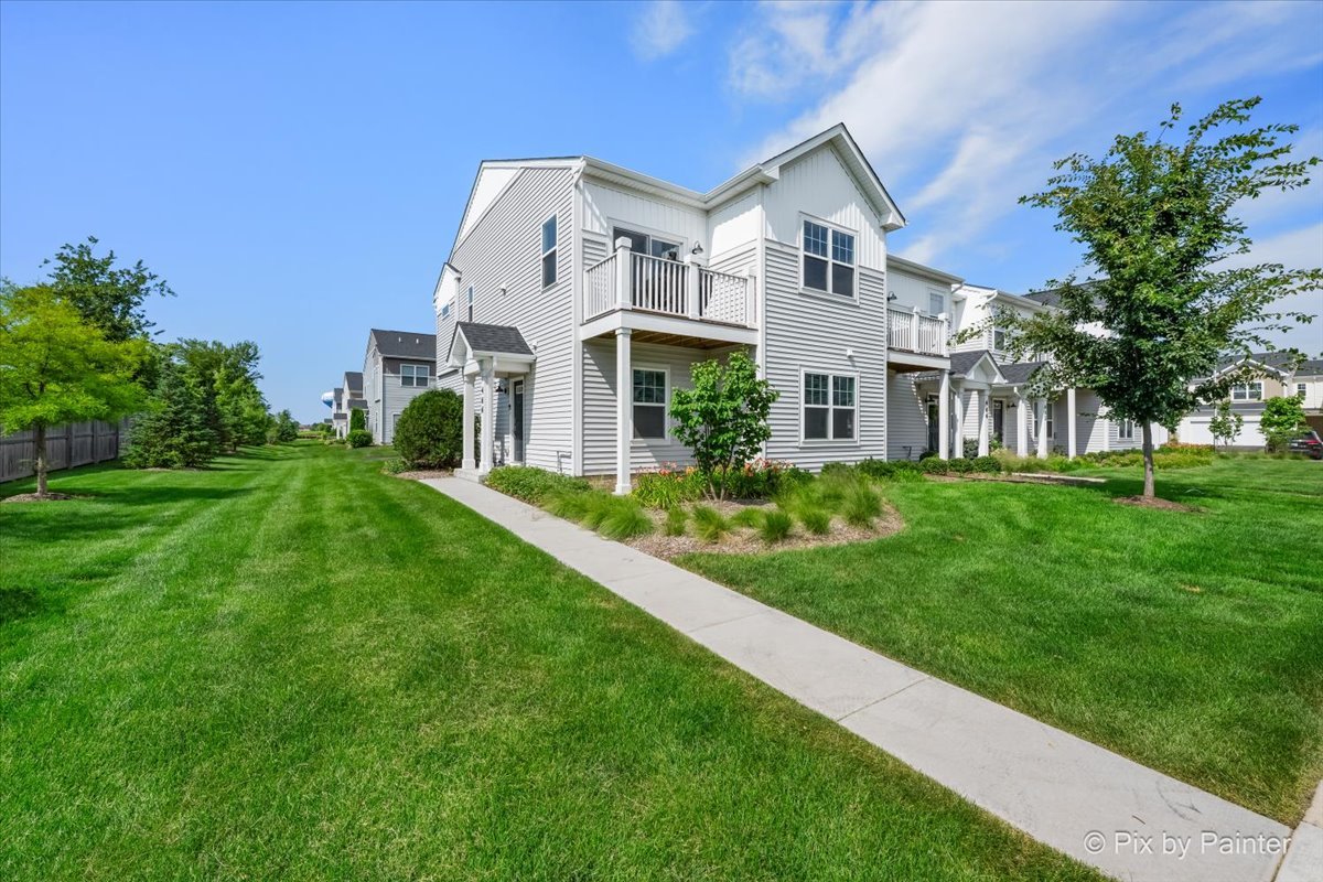 466 Comstock Road, South Elgin IL 60177