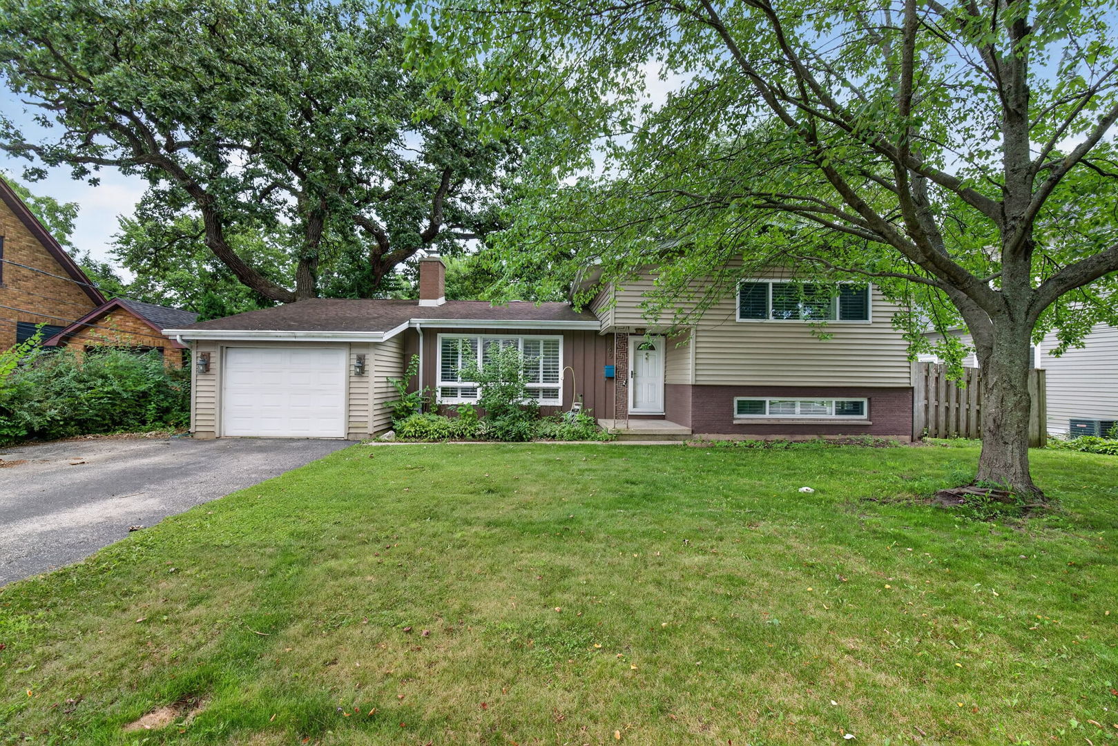 145 Dole Avenue, Crystal Lake IL 60014