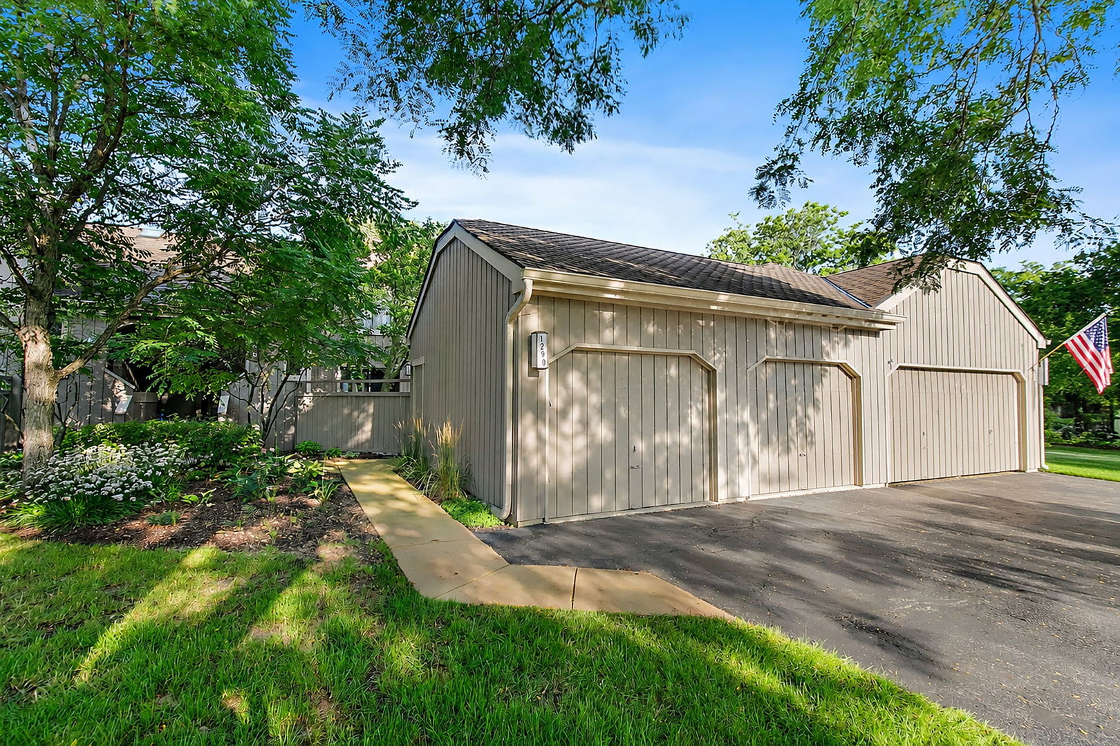 1290 Oak Hill Road Unit B, Lake Barrington IL 60010