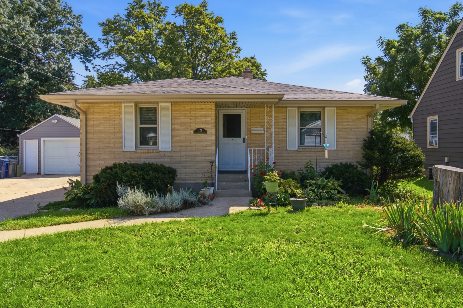 121 S Commonwealth Avenue, Elgin IL 60123