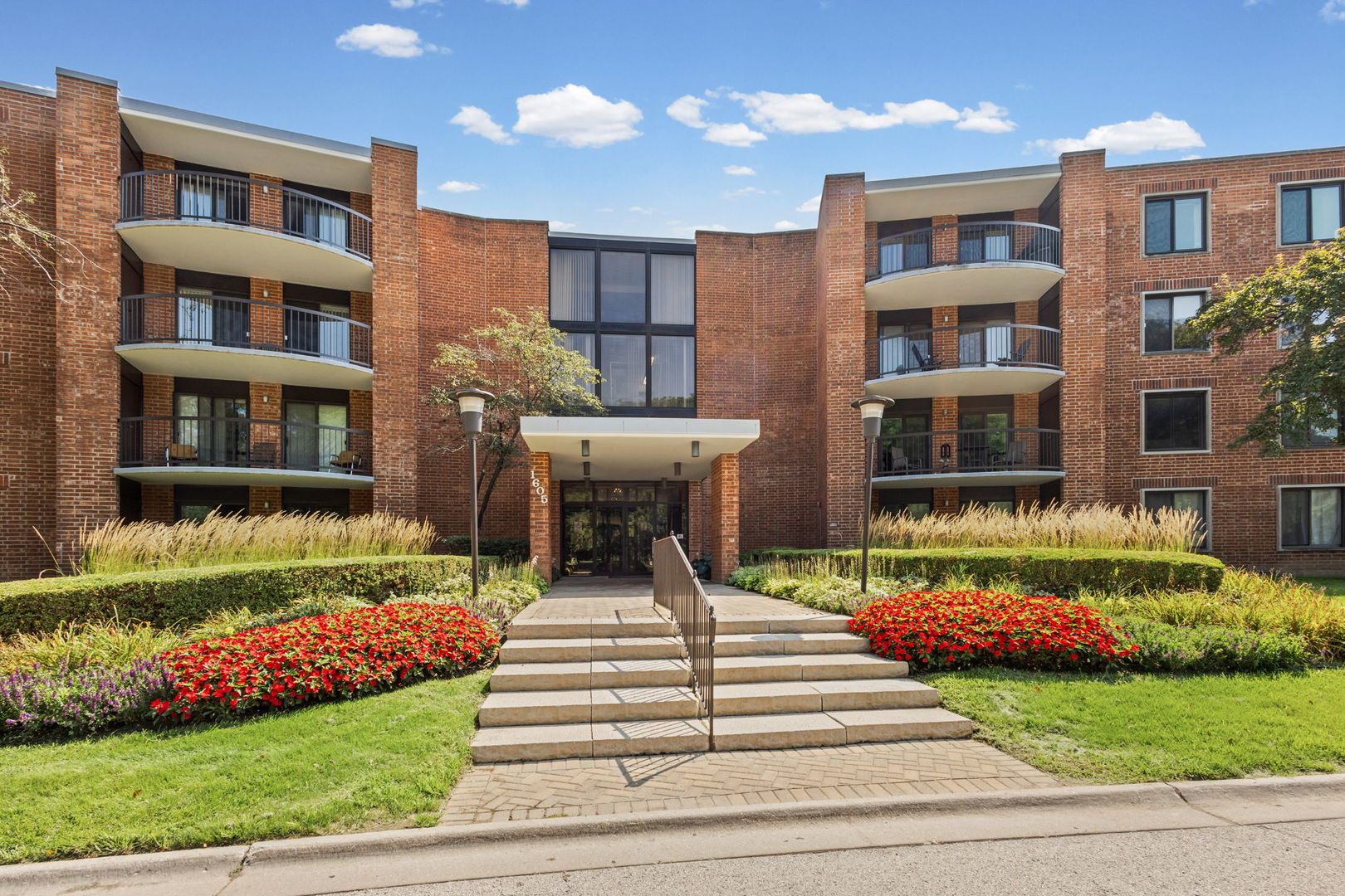 1605 E Central Road Unit 211B, Arlington Heights IL 60005