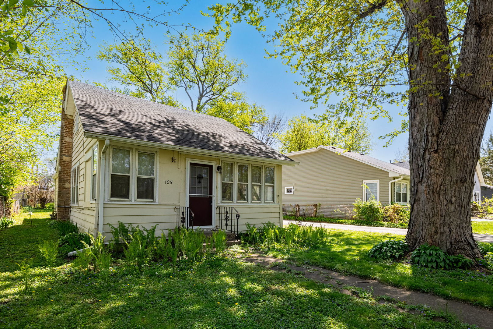 105 Edgewood Avenue, Crystal Lake IL 60014