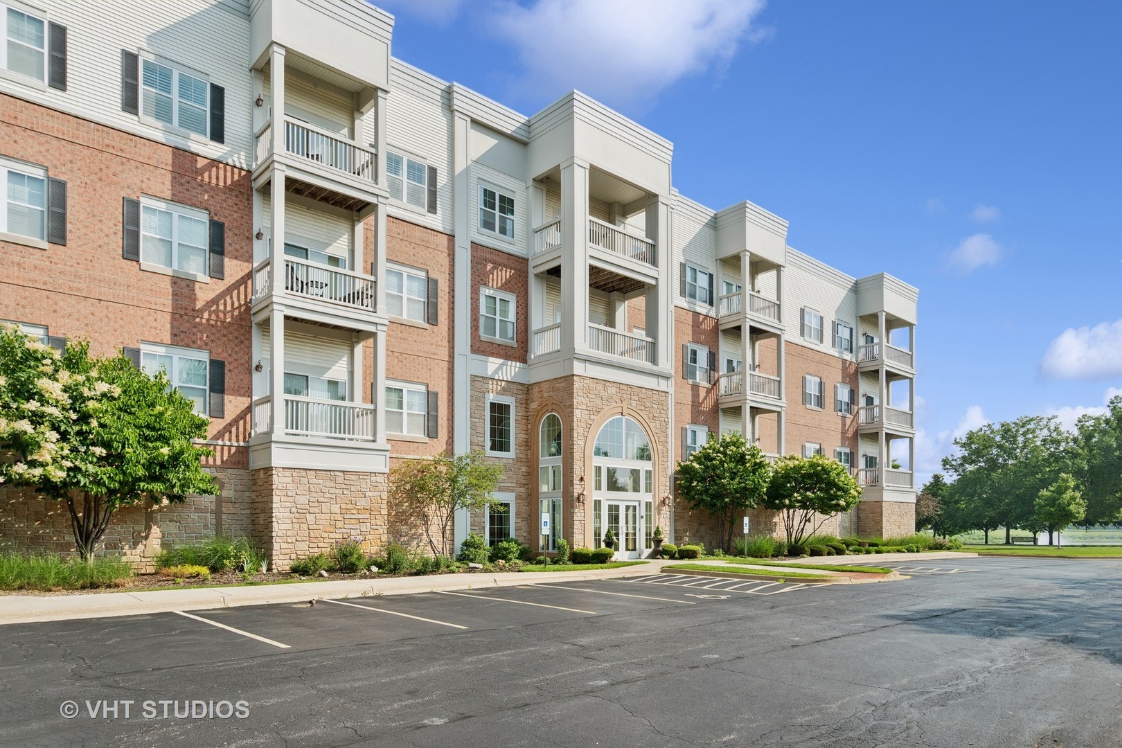 3975 Idlewild Lane Unit 103, Naperville IL 60564