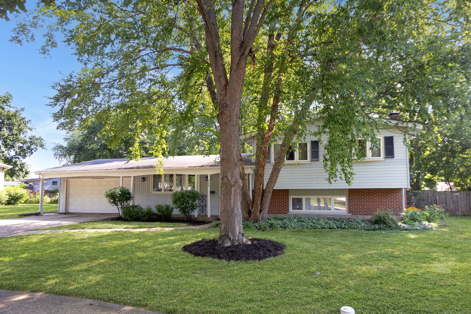 777 Dover Court, Crystal Lake IL 60014