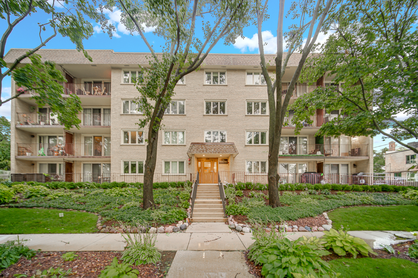 225 E Wing Street Unit 302, Arlington Heights IL 60004