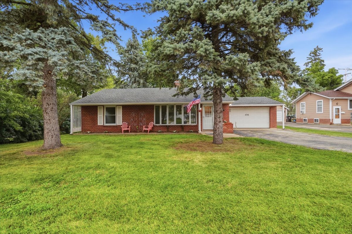 176 Lakeshore Drive, Crystal Lake IL 60014