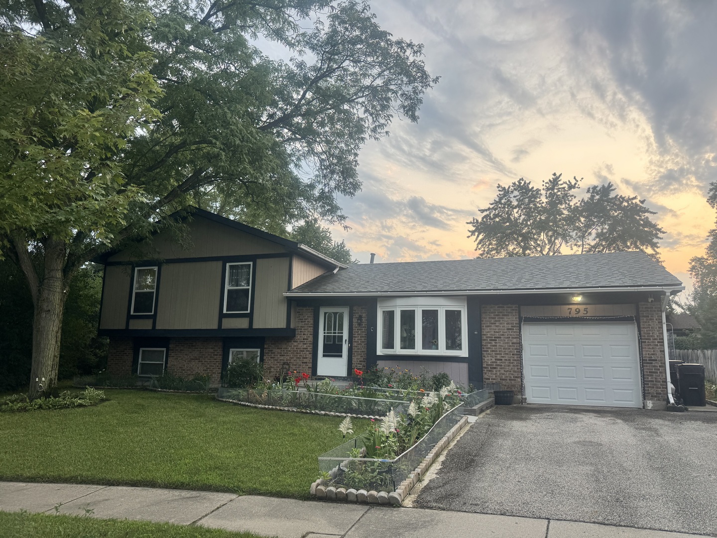 795 Apache Court, Lake Zurich IL 60047