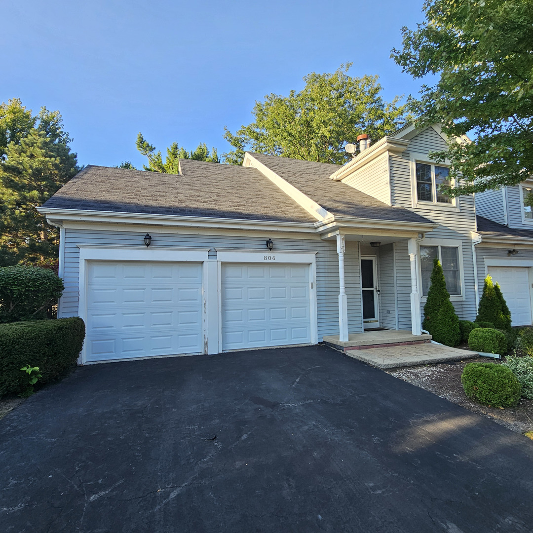 806 Derby Course, St. Charles IL 60174