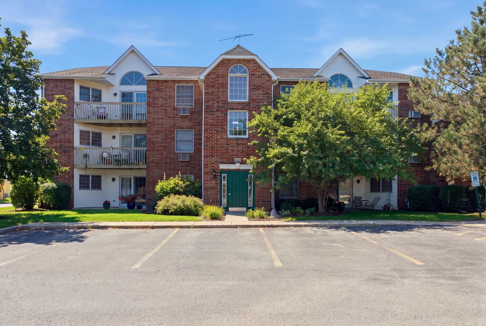 511 Leah Lane Unit 2C, Woodstock IL 60098