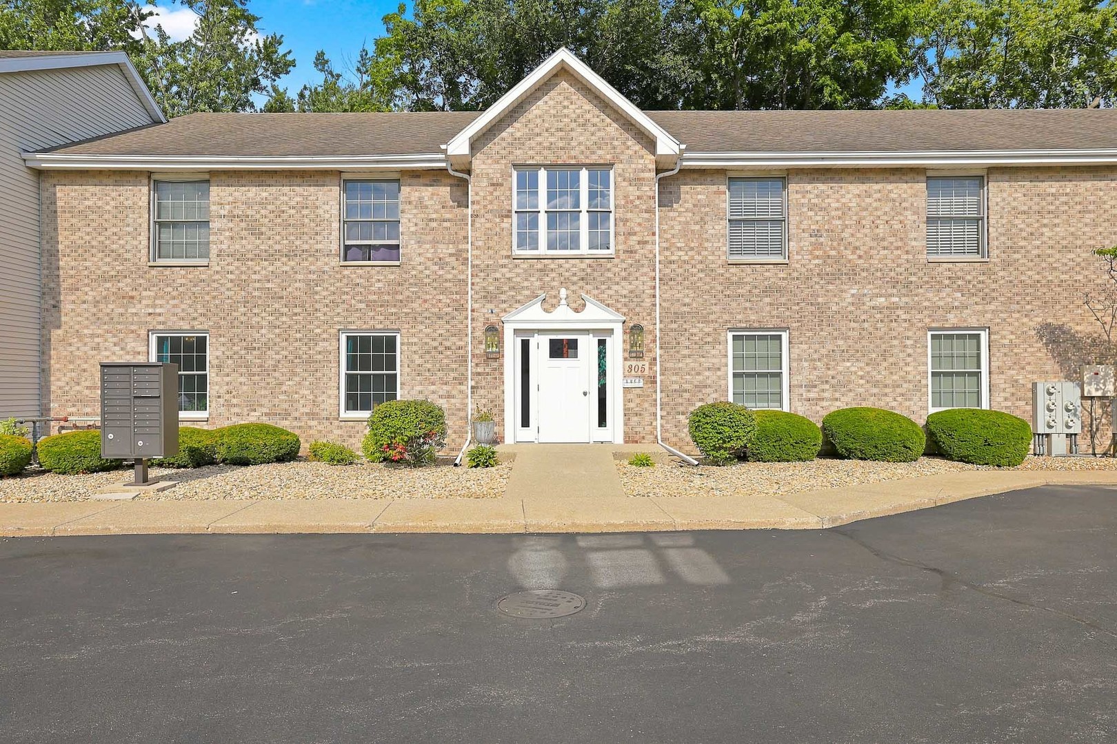 305 N Airlite Street Unit A, Elgin IL 60123