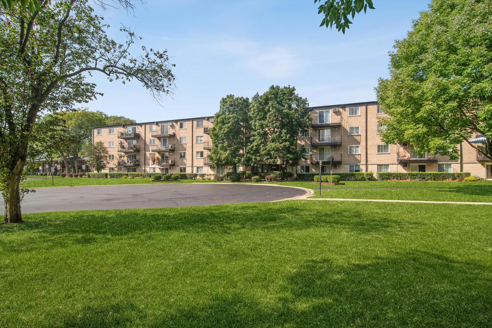 2420 E Brandenberry Court Unit 1L, Arlington Heights IL 60004