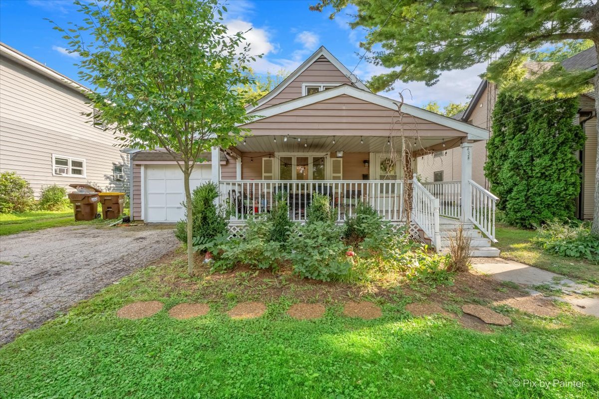 434 E Calhoun Street, Woodstock IL 60098