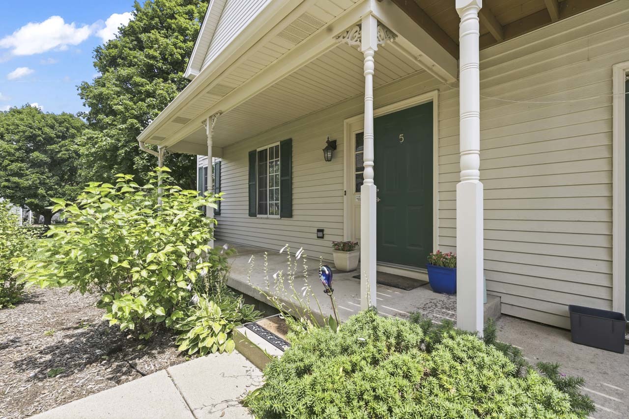 5 W Pheasant Trail Unit 05, Lake In The Hills IL 60156