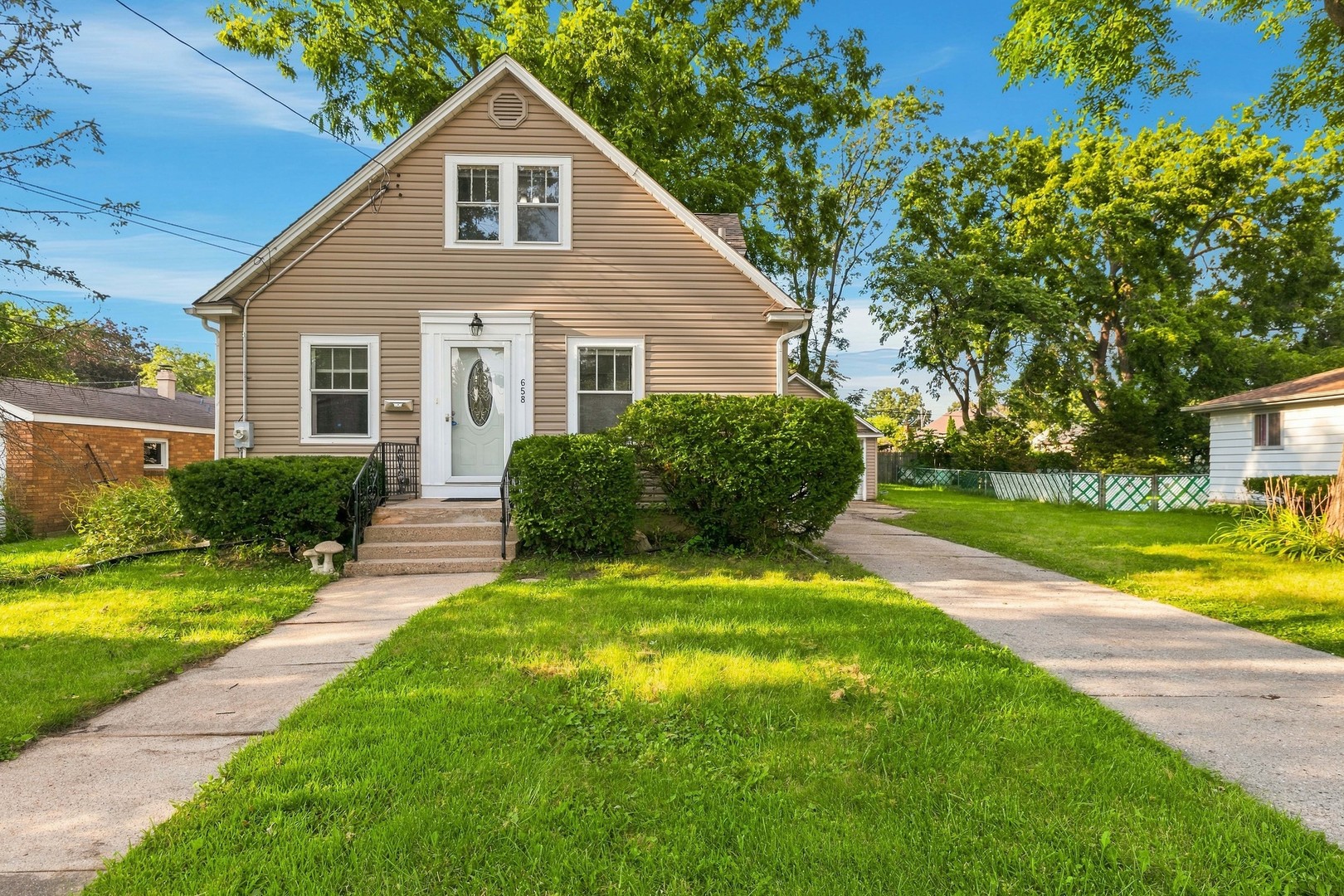 658 Columbia Avenue, Elgin IL 60120