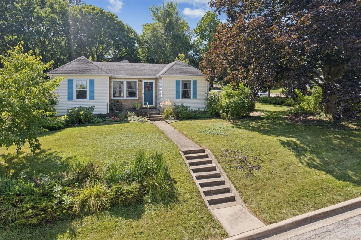 25 Mosedale Street, St. Charles IL 60174