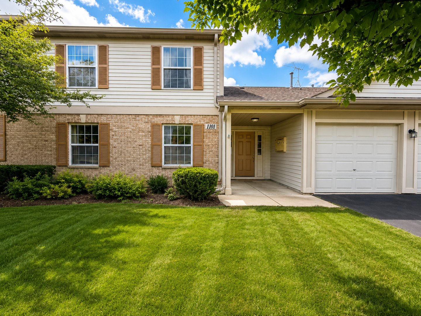 1101 Yorkshire Court Unit B, Elgin IL 60120