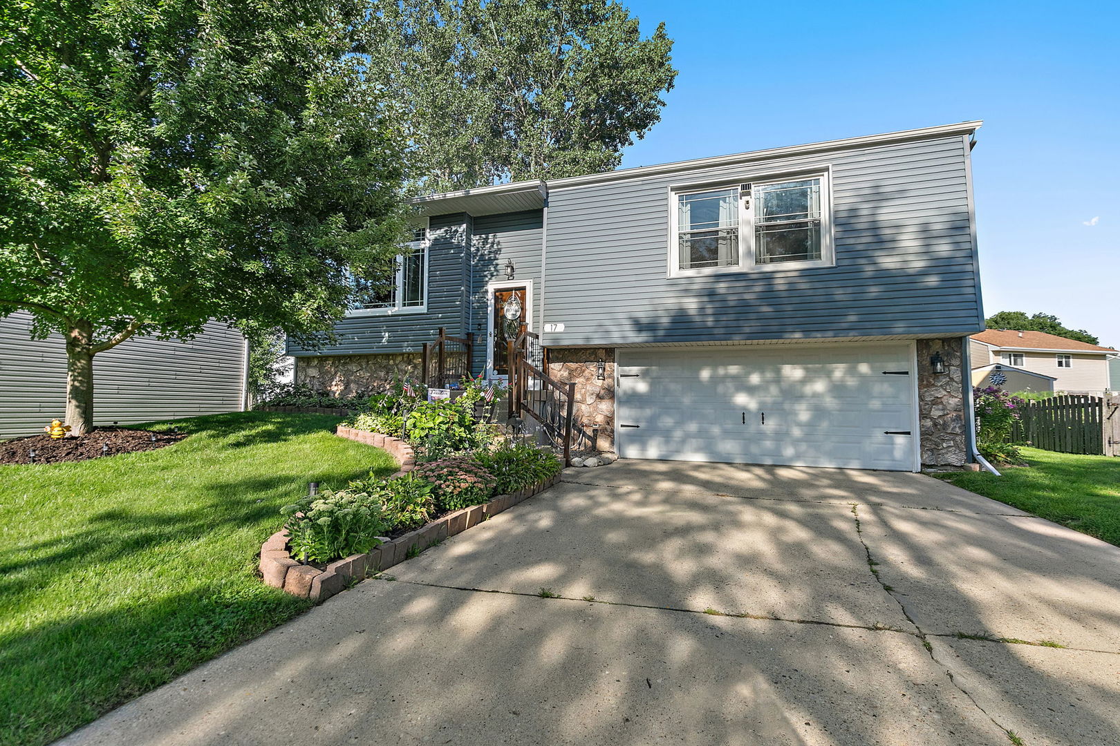 17 Joslyn Drive, Elgin IL 60120