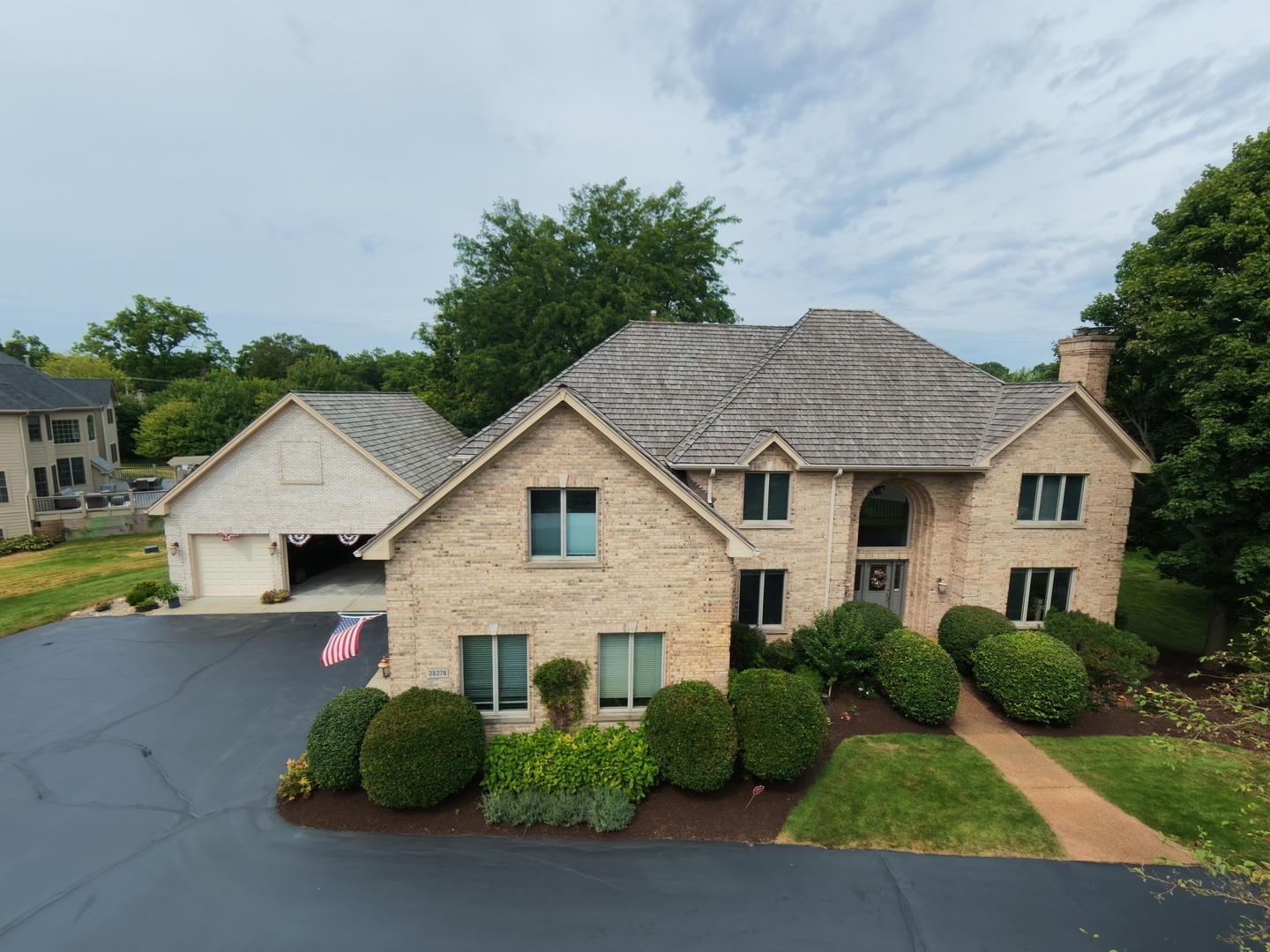 28278 Gray Barn Lane, Lake Barrington IL 60010
