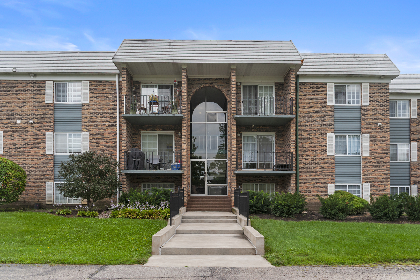 1617 N Windsor Drive Unit 208, Arlington Heights IL 60004