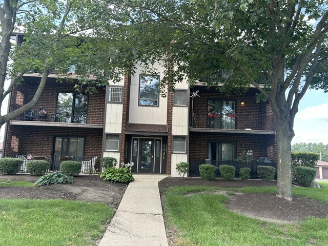 1221 Chalet Road Unit 200, Naperville IL 60563