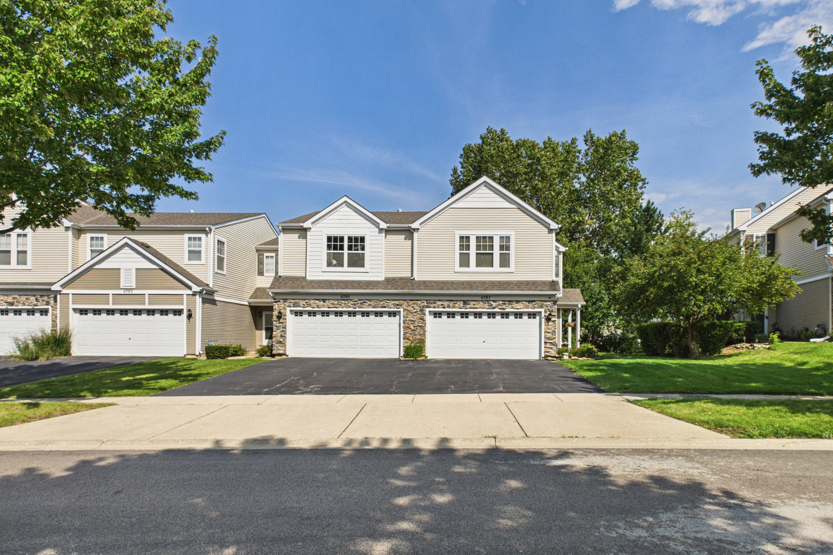 6787 Slate Drive, Carpentersville IL 60110