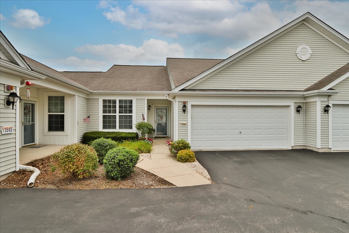 13586 Yellow Pine Drive, Huntley IL 60142
