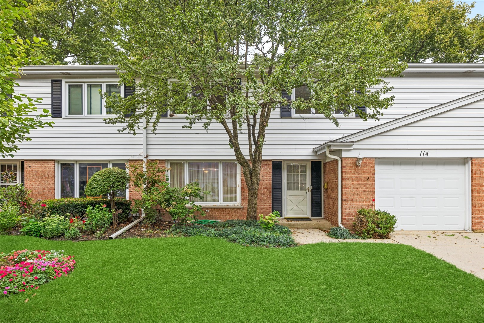114 N Peartree Lane, Arlington Heights IL 60004