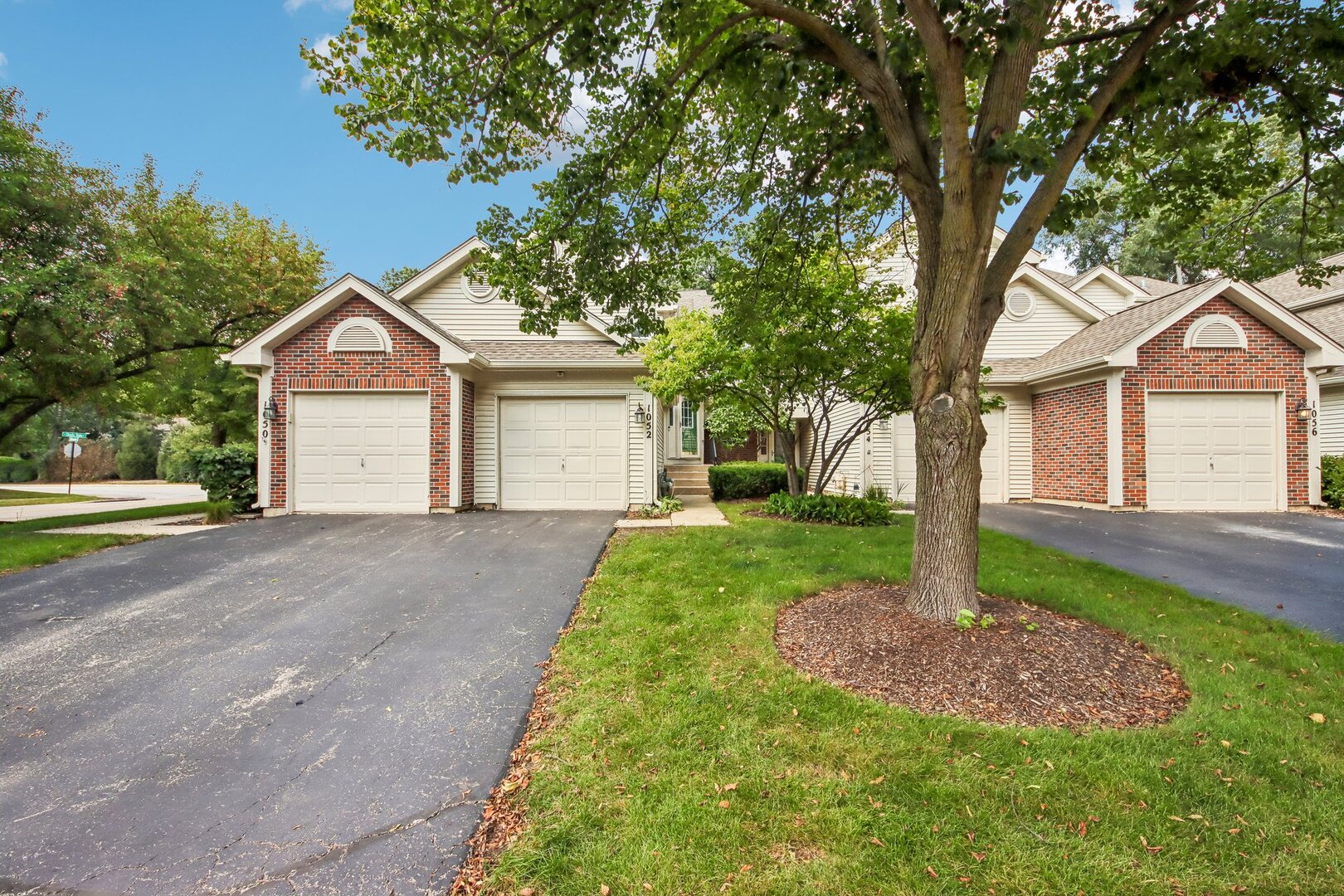 1052 Woodhill Court, Elgin IL 60120