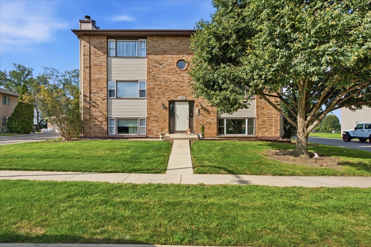1056 MANCHESTER Court Unit F, South Elgin IL 60177