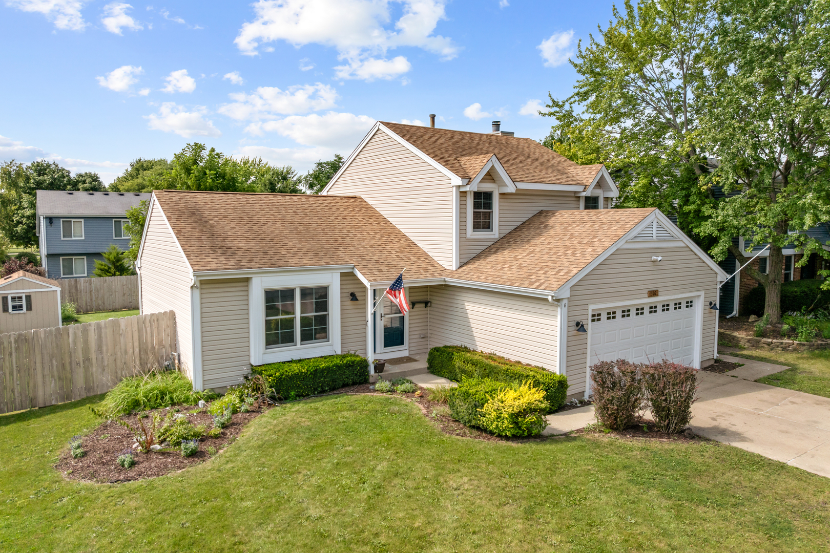 1102 Amberwood Drive, Crystal Lake IL 60014