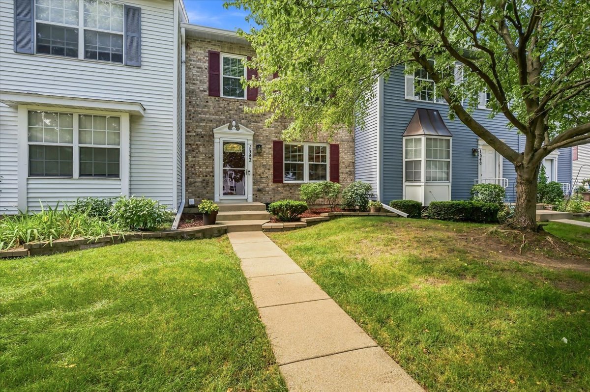1342 Arlington Court, Geneva IL 60134