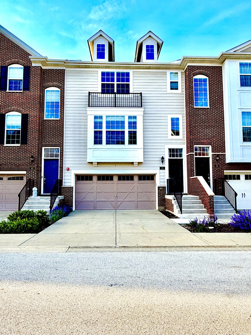 38 Neri Drive, Schaumburg IL 60194