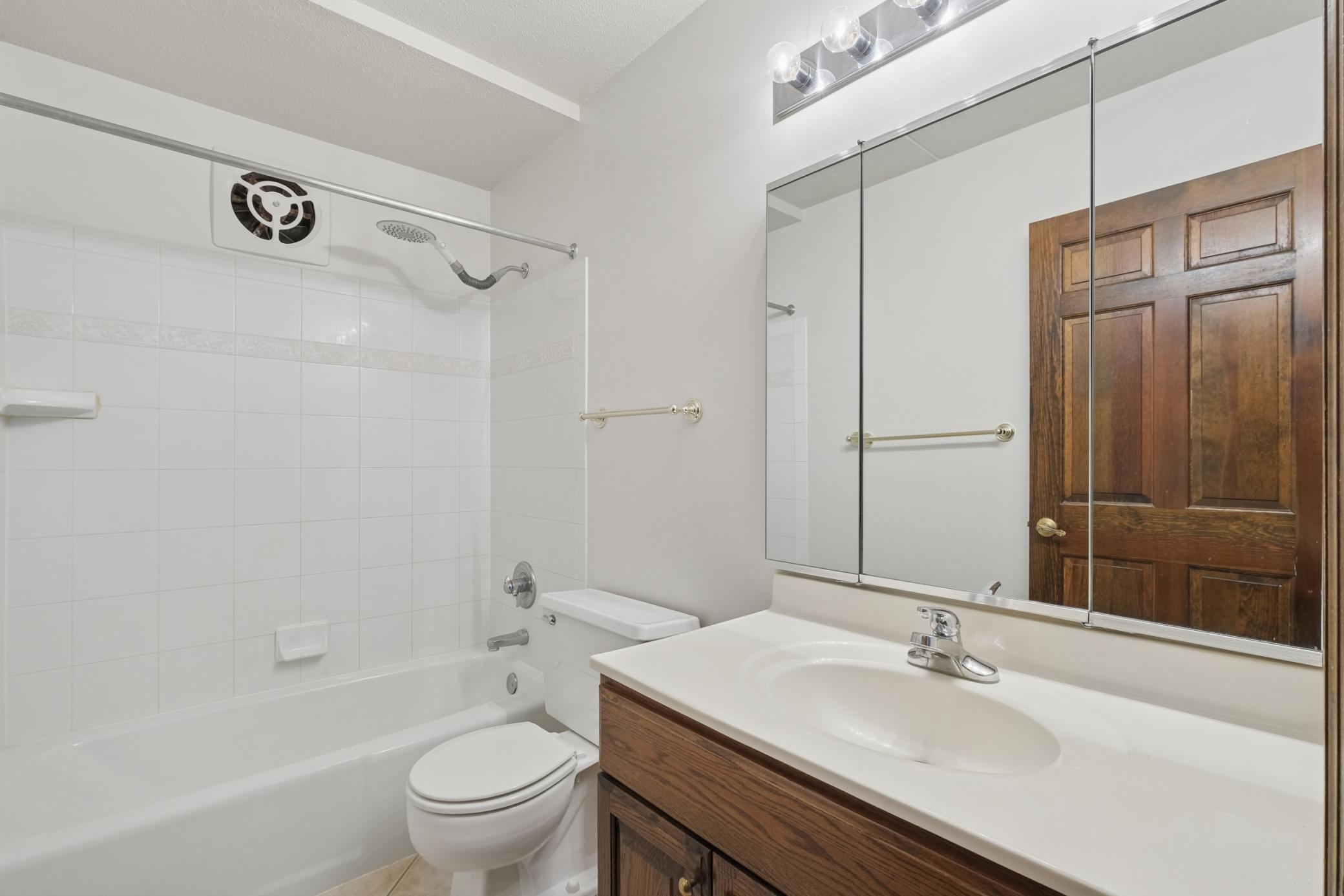 6730 Vernon Avenue S Unit 201, Edina MN 55436