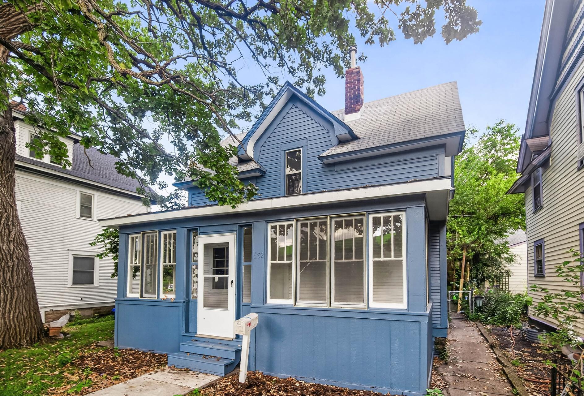682 Fairview Avenue N, Saint Paul MN 55104