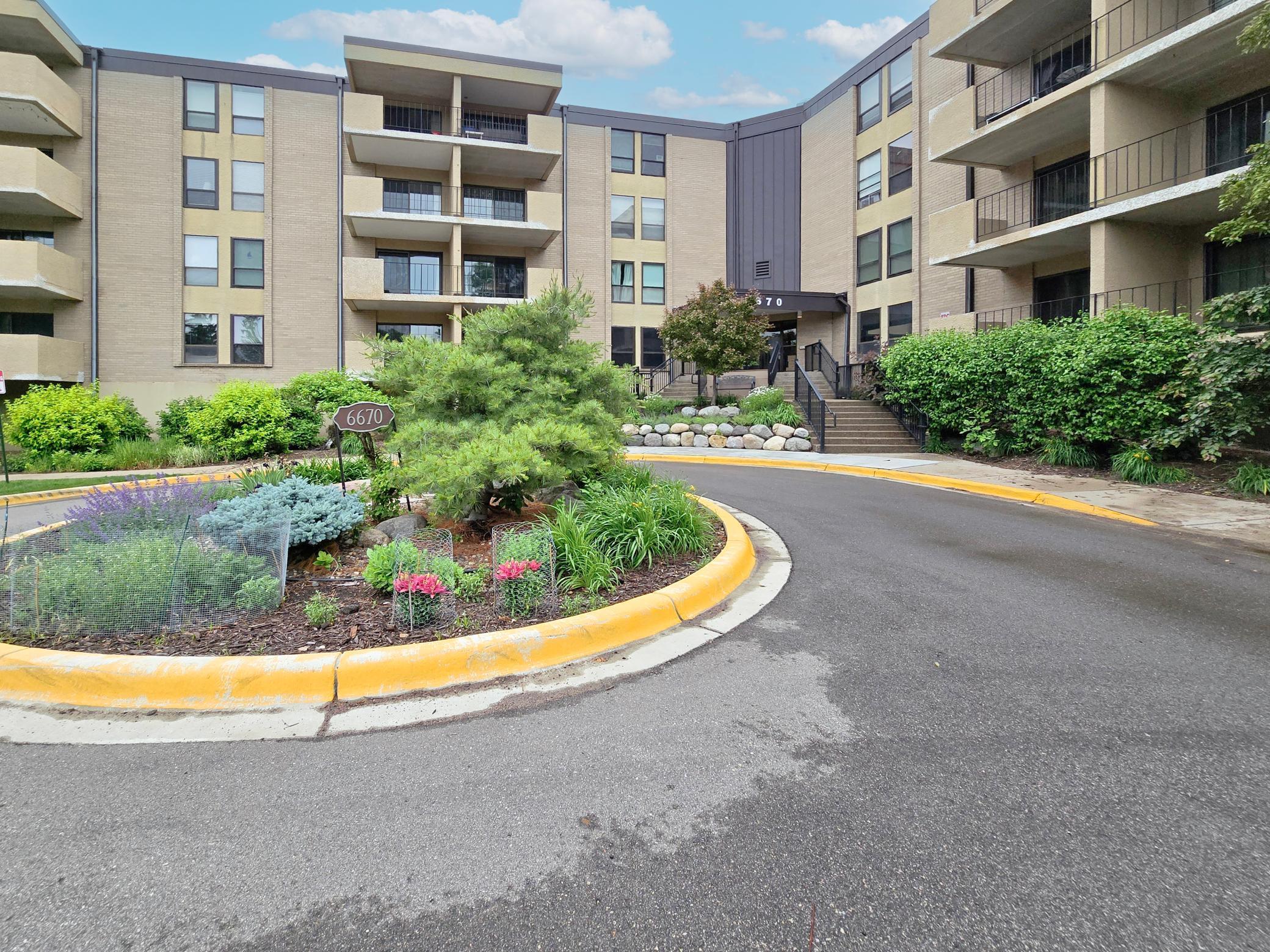6670 Vernon Avenue S Unit 311, Edina MN 55436