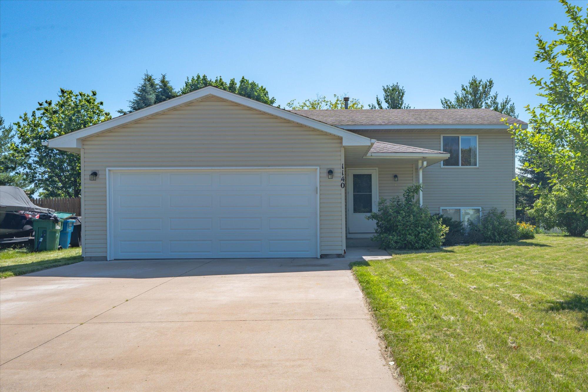 1140 Carriage Hills Drive S, Cambridge MN 55008