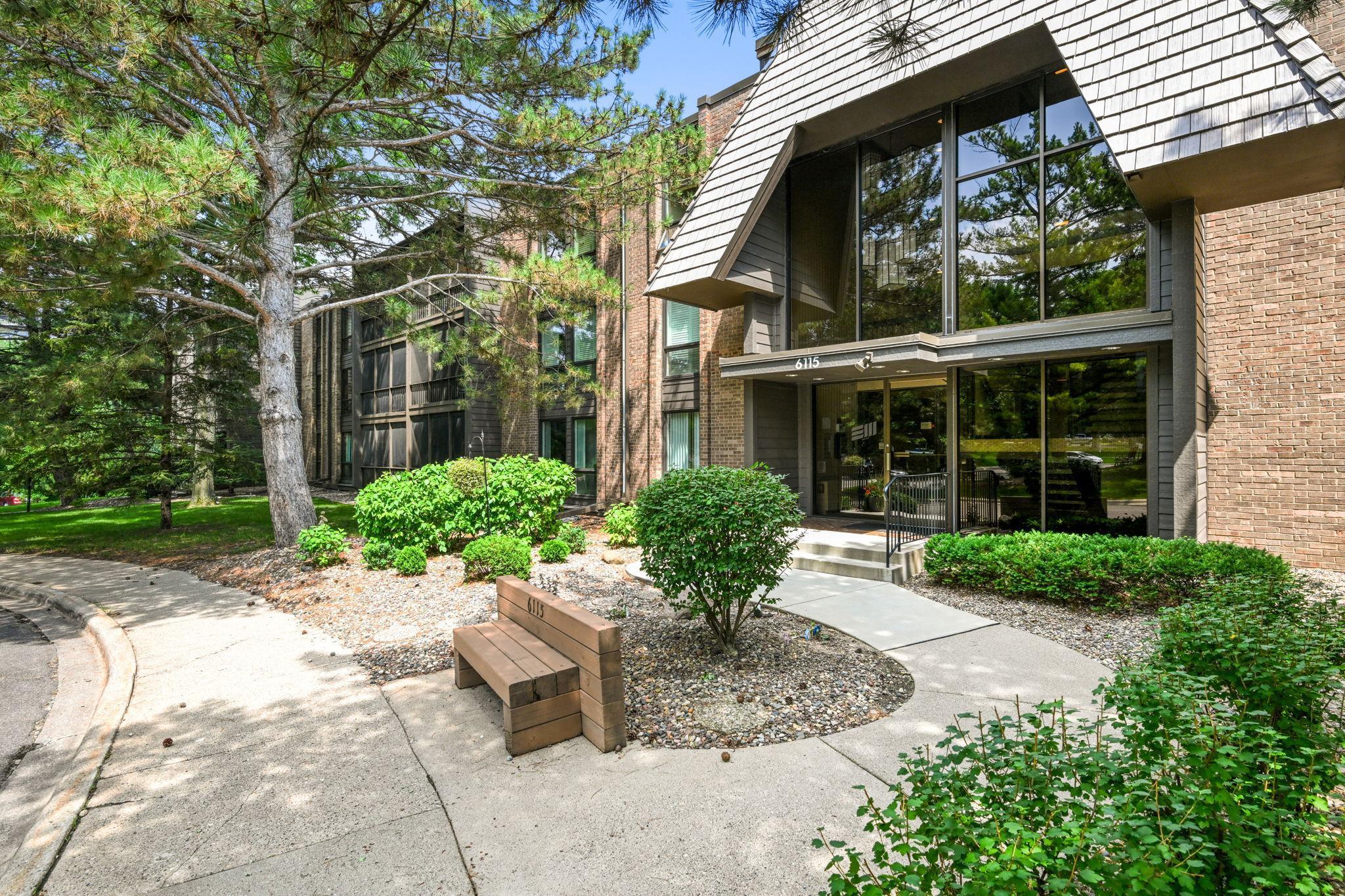 6115 Lincoln Drive Unit 149, Edina MN 55436