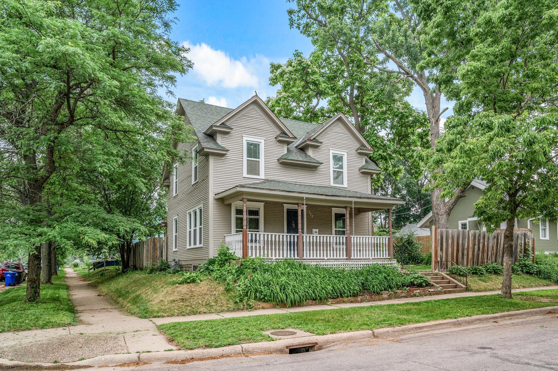 298 Avon Street N, Saint Paul MN 55104