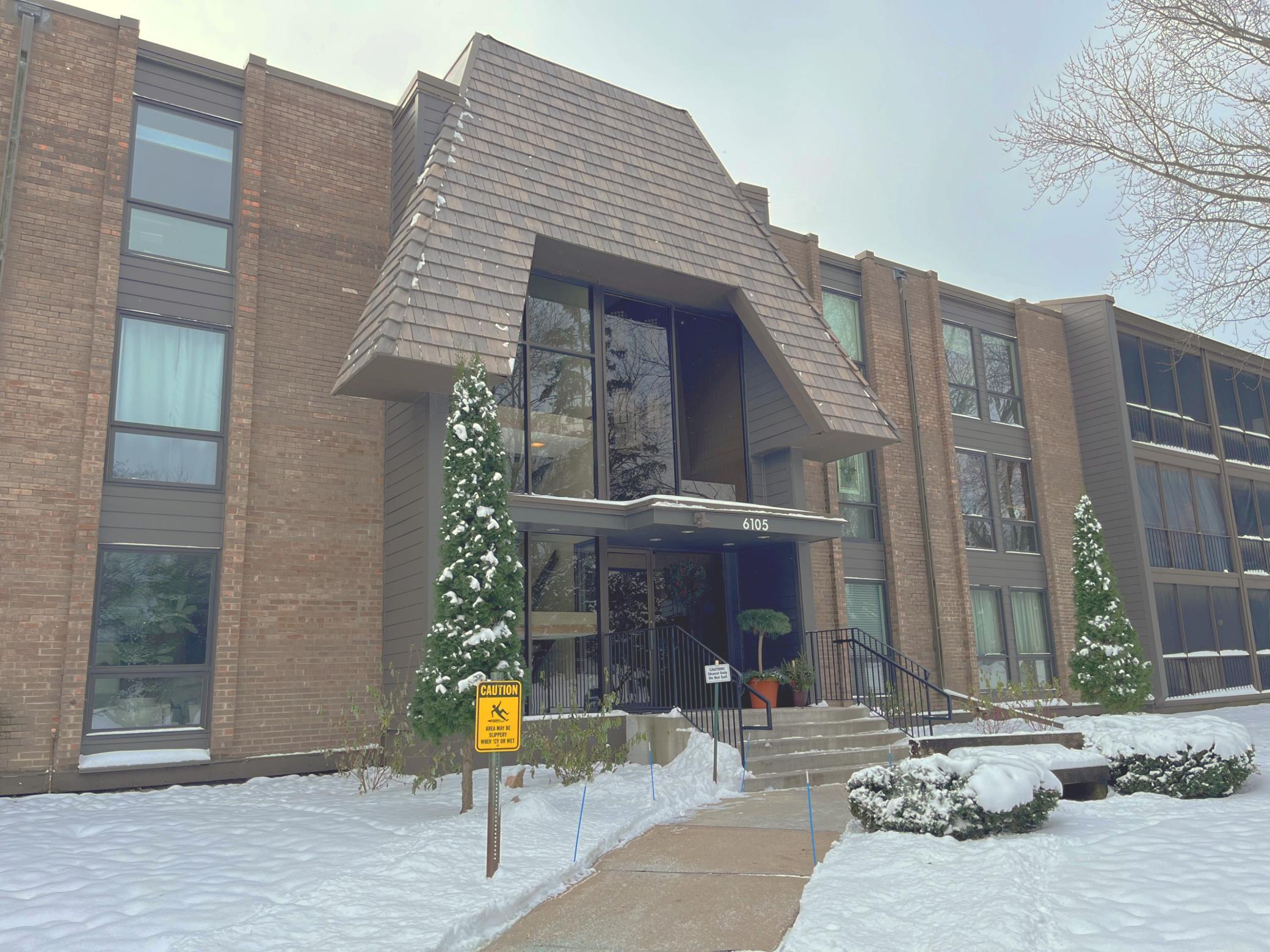 6105 Lincoln Drive Unit 231, Edina MN 55436