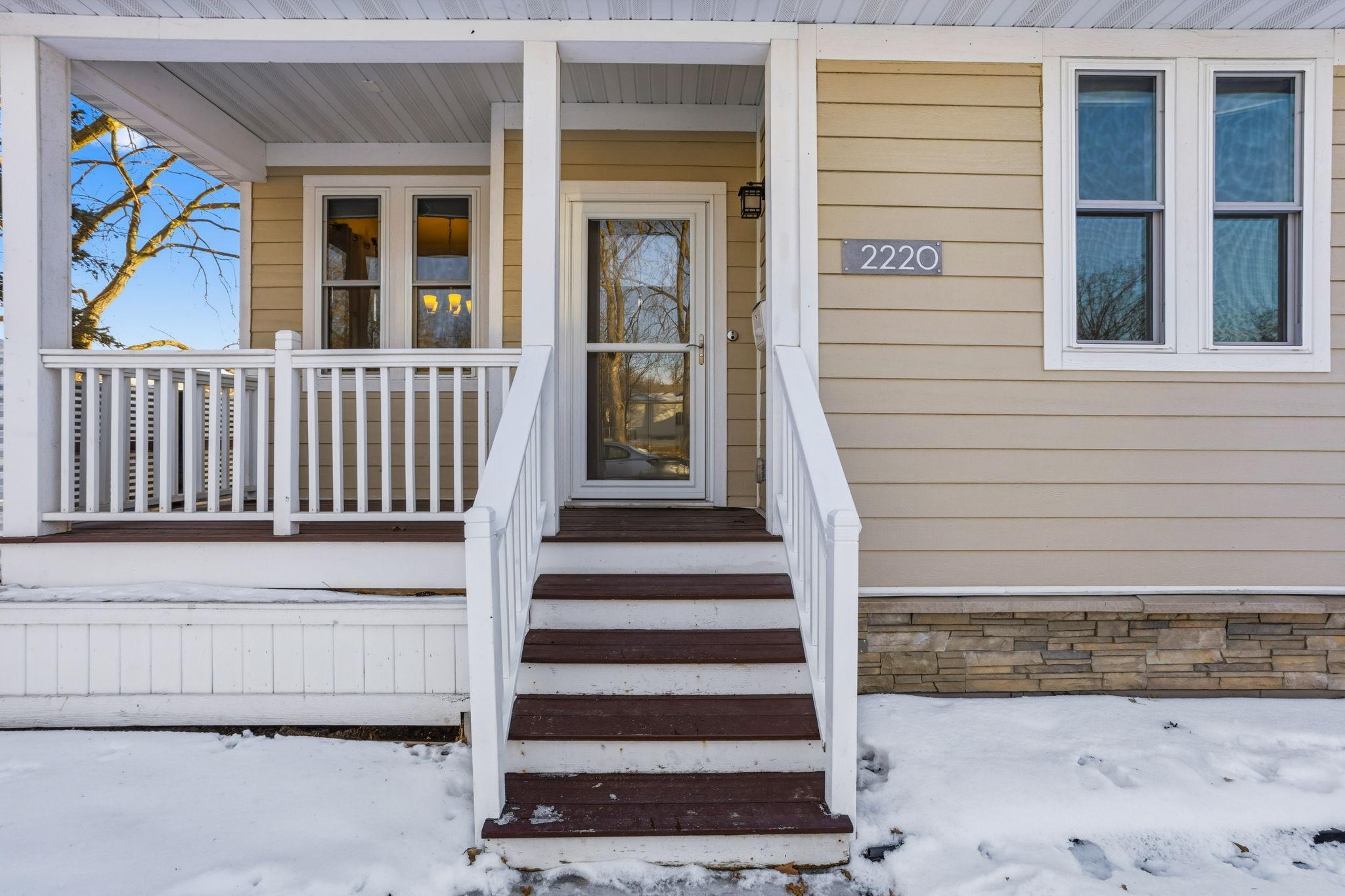 2220 Reaney Avenue E, Saint Paul MN 55119