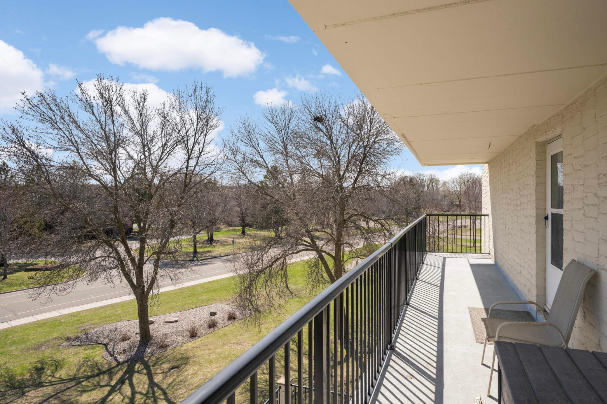 10501 Cedar Lake Rd Unit 420, Minnetonka MN 55305