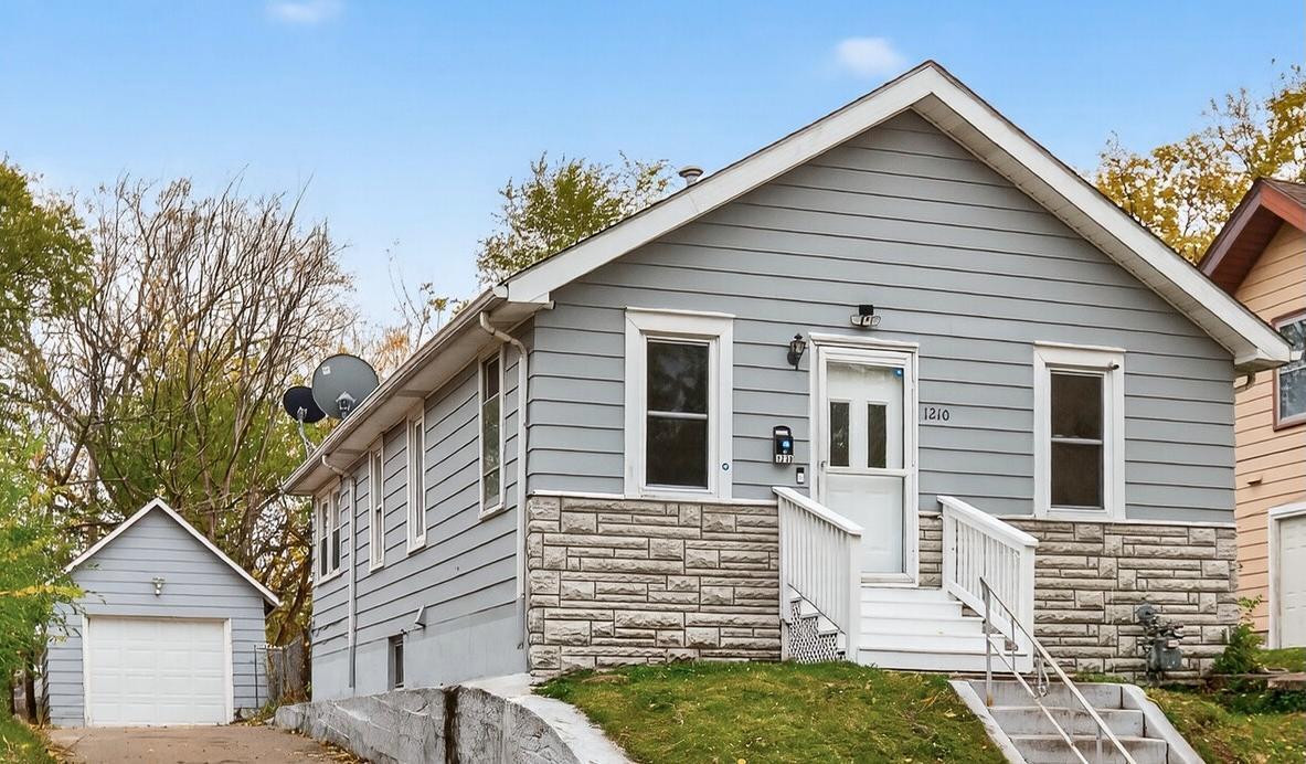 1210 Cook Avenue E, Saint Paul MN 55106