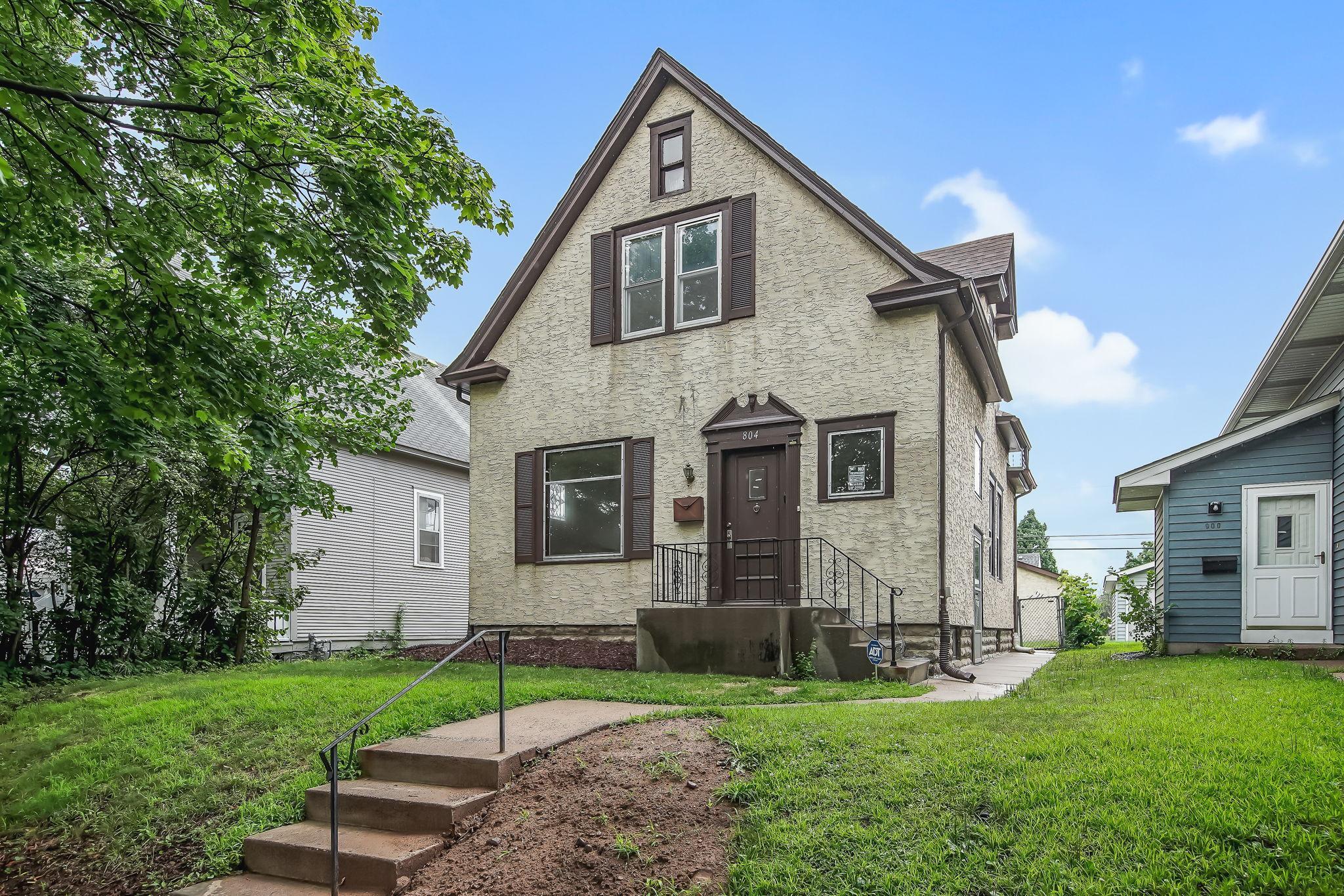 804 Hawthorne Avenue E, Saint Paul MN 55106