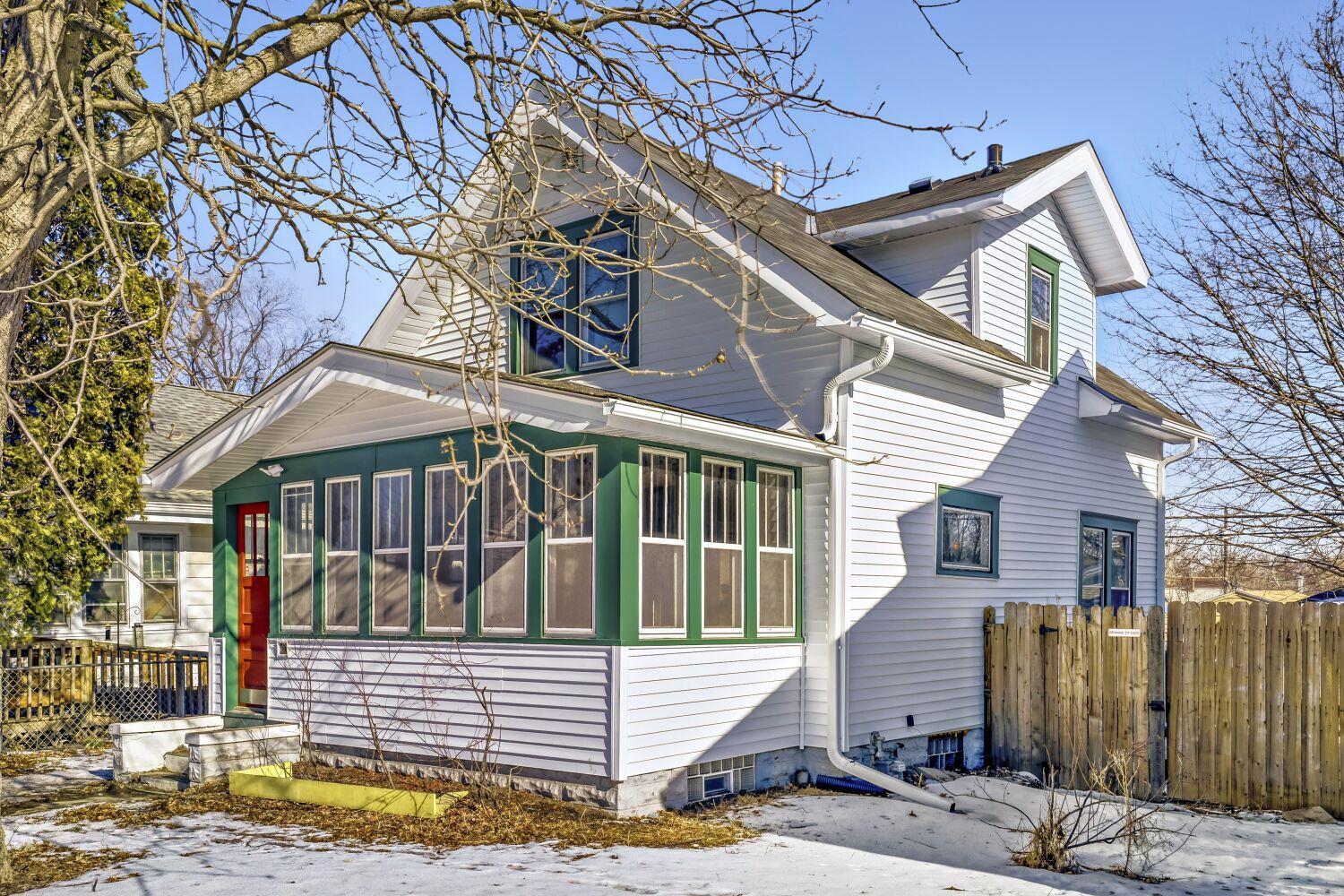 1002 Earl Street, Saint Paul MN 55106